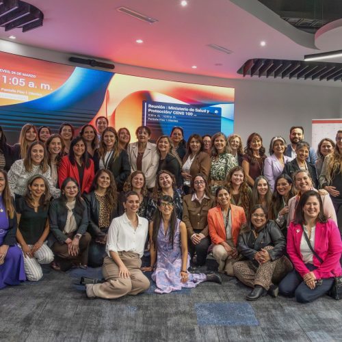 Encuentro reúne a mujeres líderes para abordar desafíos del liderazgo femenino en salud
